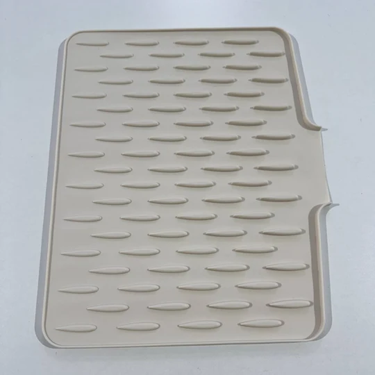 Multifunctional drying and heat-resistant silicone mat