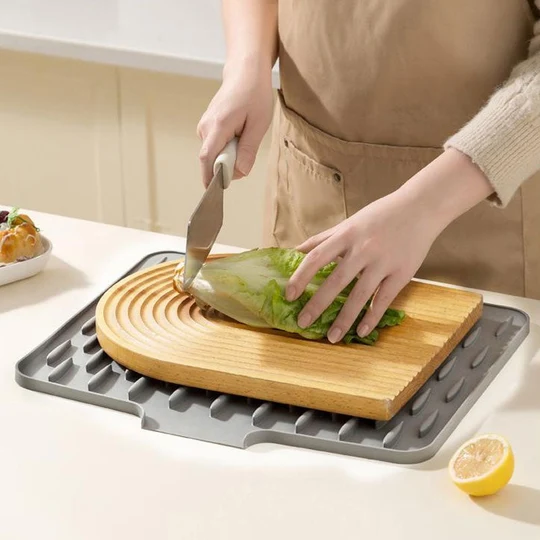 Multifunctional drying and heat-resistant silicone mat