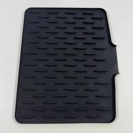 Multifunctional drying and heat-resistant silicone mat