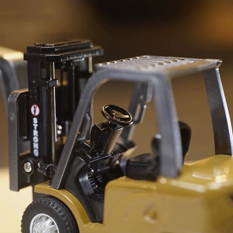 Remote-Controlled Mini Forklift (Rechargeable)
