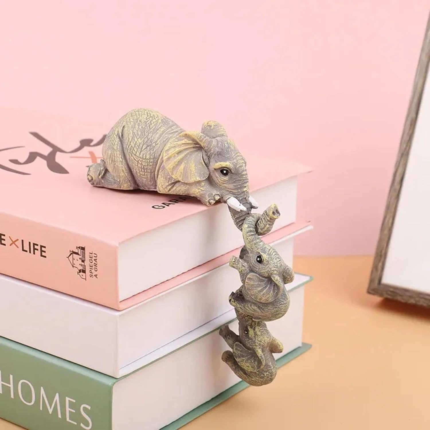 Elephant-Shaped Resin Ornament – A Symbol of Close Family Bonds