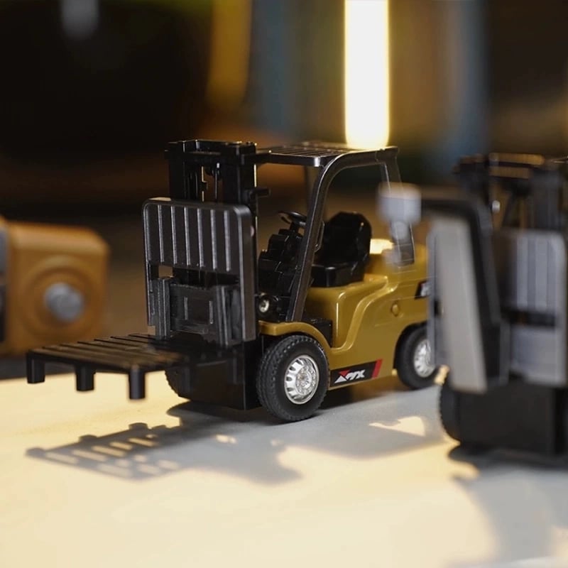 Remote-Controlled Mini Forklift (Rechargeable)