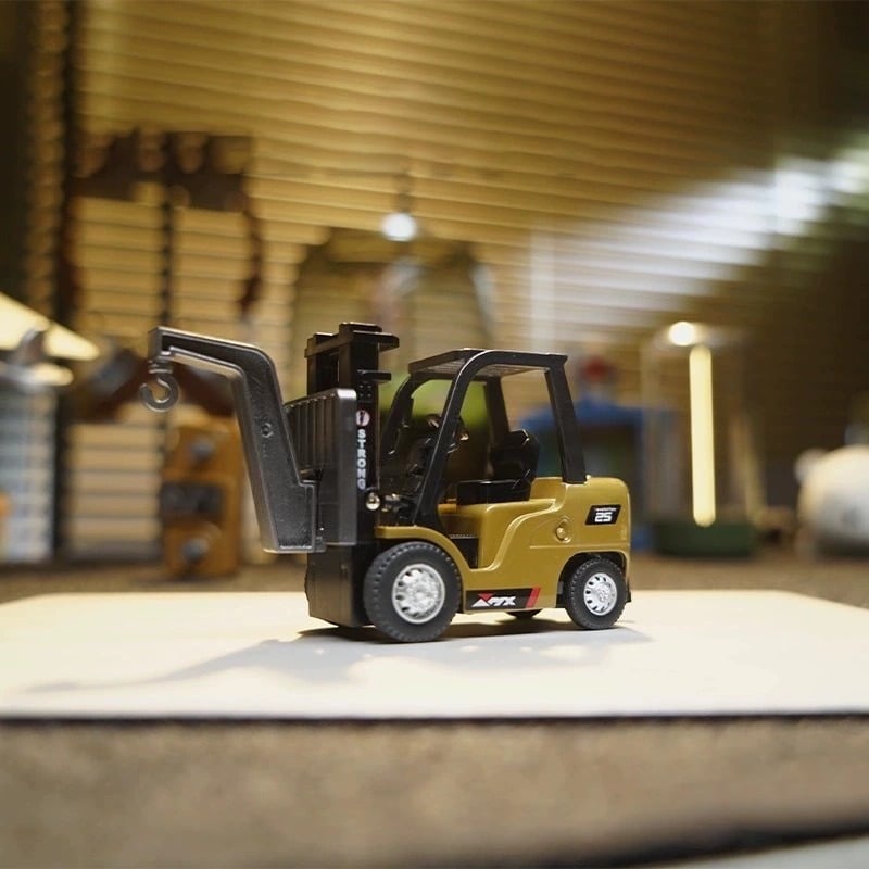 Remote-Controlled Mini Forklift (Rechargeable)
